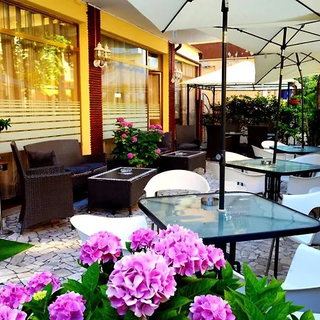 In Guest - New Cirene Quadruple Affittacamere Rimini