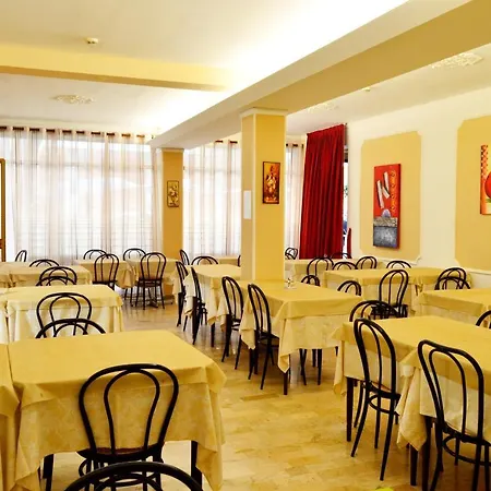 Πανσιόν In Guest - New Cirene Quadruple Ρίμινι